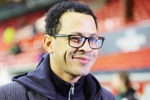 Chelsea bổ nhiệm HLV Rosenior đến 2032