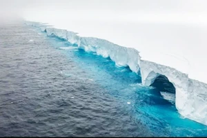 Tảng băng trôi lớn nhất thế giới tan rã