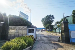 Nhà máy Hóa chất Việt Trì (Phú Thọ) được xây dựng từ năm 1959, dự kiến sẽ được di dời sớm.