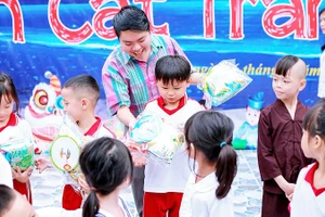 Trương Chấn Sang vẫn ngày ngày nỗ lực mang niềm tin và hy vọng đến cho những thiếu nhi có hoàn cảnh khó khăn trên khắp mọi miền Tổ quốc.