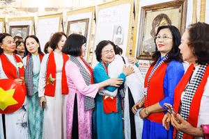 Những đóa sen bất khuất 