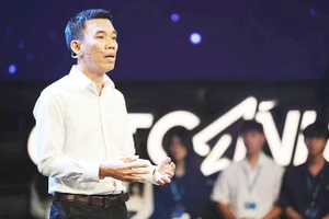 Anh Bình Nam trong một chương trình cuối năm 2025. Ảnh: NVCC