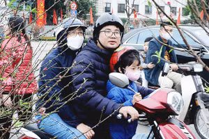 Phố đông. Ảnh: NAM NGUYỄN