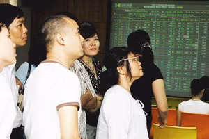 Tin đồn ảnh hưởng nhiều đến tâm lý của nhà đầu tư với các cổ phiếu hạ tầng xây dựng. Ảnh: NGUYỆT ANH