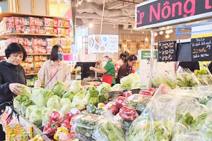 Nhờ nguồn cung lớn và các chương trình bình ổn, giá cả tại hệ thống siêu thị ổn định hơn. Ảnh: NGUYỄN NAM