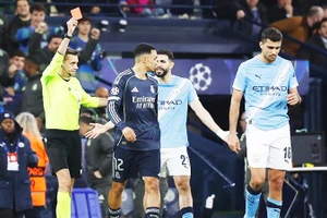 Man City đang khủng hoảng nghiêm trọng ở Champions League và Ngoại hạng Anh.