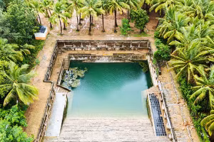 Một giếng bậc thang cổ ở Ấn Độ. Ảnh: THE GUARDIAN