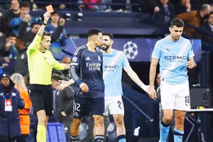 Man City đang khủng hoảng nghiêm trọng ở Champions League và Ngoại hạng Anh.