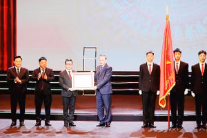 Tổng Bí thư Tô Lâm thăm phòng truyền thống Báo Nhân Dân. Ảnh: THÀNH ĐẠT