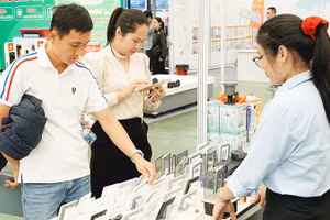 Việc giảm thuế sẽ giúp hộ kinh doanh mở rộng thị trường hoặc giảm dư nợ và chi phí lãi vay. Ảnh: NAM NGUYỄN