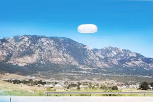 Một hình ảnh khá rõ nét trong hồ sơ UAP chụp ở Colorado (Mỹ) năm 2022. Ảnh: FBI