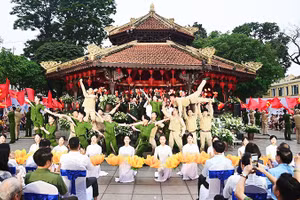 Thơ, nhạc chào hè