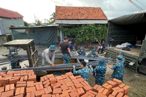 Sư đoàn 372 xây nhà cho nhân dân vùng lũ tỉnh Đắk Lắk