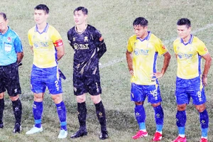 Thủ môn Quan Văn Chuẩn (giữa) có tên trong danh sách triệu tập của đội tuyển quốc gia. Ảnh: LÊ MINH