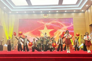 Thiếu nhi Đất Tổ kể chuyện