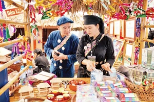 Di cư không chỉ là sự thay đổi sinh kế, văn hóa và chiến lược thích ứng của cộng đồng. Ảnh: NAM ANH