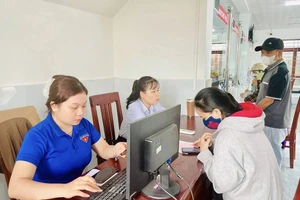 Người dân được hướng dẫn các thao tác đăng ký chữ ký số trên ứng dụng VNeID.