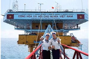 Đón Tết với bánh chưng xanh trên nhà giàn.