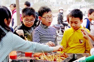 Ăn quá nhiều đồ ăn vặt dễ dẫn đến mất cảm giác khi vào bữa chính.