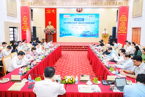 Toàn cảnh Hội thảo “Tăng trưởng 2 con số - Động lực từ doanh nghiệp” do Báo Nhân Dân phối hợp Liên đoàn Thương mại và Công nghiệp Việt Nam (VCCI) tổ chức.