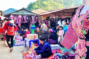 Phiên chợ giữa miền sương