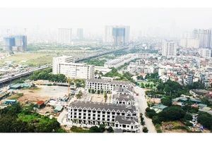 Khẩn trương tháo gỡ khó khăn, vướng mắc cho các dự án tồn đọng kéo dài. Ảnh: NAM ANH