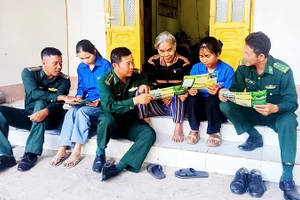 Già làng, người có uy tín là lực lượng nòng cốt phát huy sức mạnh “thế trận lòng dân” nơi biên cương.