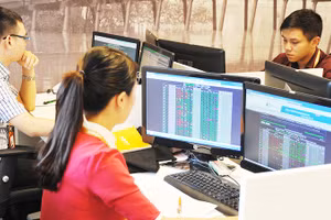 Năm 2025, thị trường chứng khoán Việt Nam liên tiếp chinh phục những đỉnh cao mới. Ảnh: SONG ANH