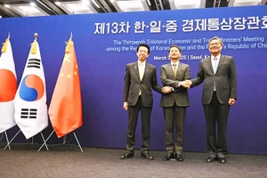 Đại diện thương mại của Trung Quốc, Hàn Quốc và Nhật bản tại một sự kiện hợp tác. Ảnh: ASAHI