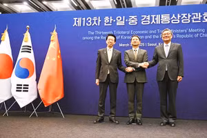 Đại diện thương mại của Trung Quốc, Hàn Quốc và Nhật bản tại một sự kiện hợp tác. Ảnh: ASAHI