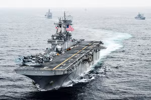 Tàu chiến Mỹ hiện diện tại Eo biển Hormuz. Ảnh: GETTYIMAGES