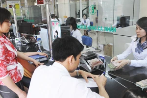 Việc tiếp cận nguồn vốn của người dân vẫn còn khó khăn do nhiều thủ tục chưa phù hợp. Ảnh: NAM ANH