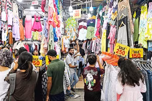 Một khu chợ đồ cũ tại New Delhi. Ảnh: GETTYIMAGES