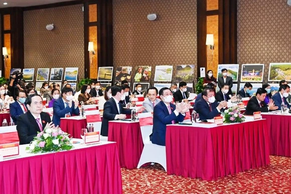 Chủ tịch Quốc hội Vương Đình Huệ, Phó Chủ tịch Thường trực Quốc hội Trần Thanh Mẫn và các đại biểu dự phiên toàn thể. (Ảnh: Duy Linh)