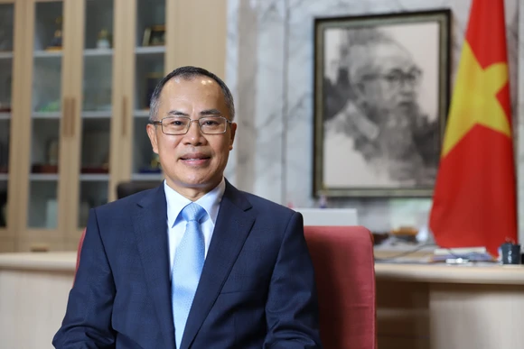 Đại sứ Phan Chí Thành.