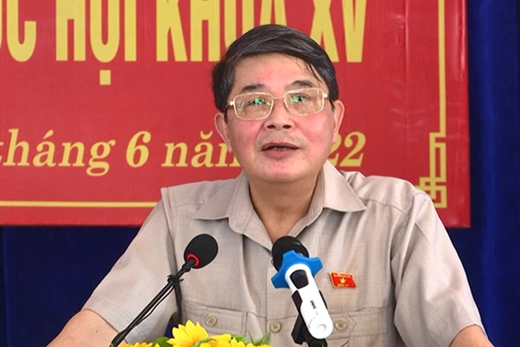 Phó Chủ tịch Quốc hội Nguyễn Đức Hải phát biểu tại buổi tiếp xúc cử tri ở huyện Đông Giang.