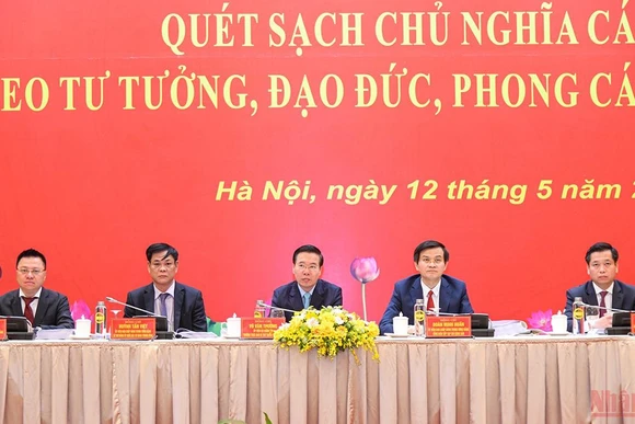 Các đồng chí chủ trì hội thảo. (Ảnh: Thành Đạt)