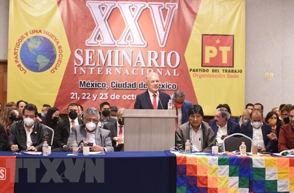 Tổng Bí thư Đảng Lao động Mexico Alberto Anaya đánh giá cao thông điệp của Tổng Bí thư Nguyễn Phú Trọng tại Hội thảo. (Ảnh: TTXVN)