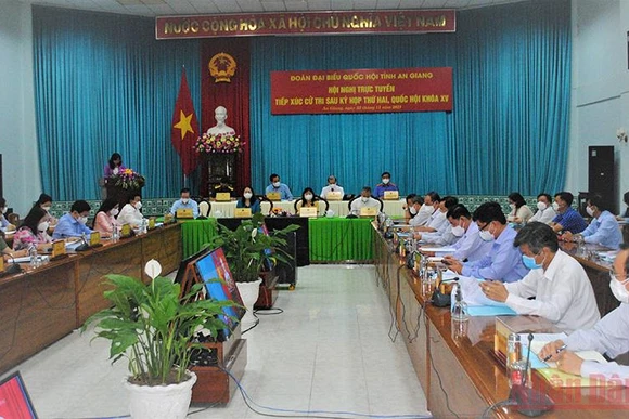 Quảng cảnh buổi tiếp xúc cử tri.