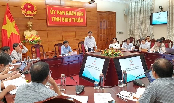 Thứ trưởng Bộ NN-PTNT Nguyễn Hoàng Hiệp tại buổi làm việc với tỉnh Bình Thuận về các giải pháp khắc phục hạn hán.