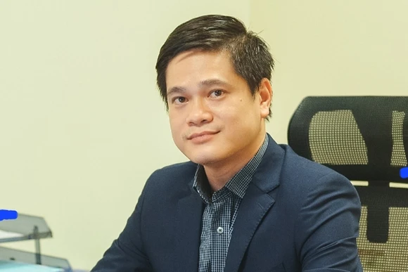 Phó giáo sư, Tiến sĩ Tô Trung Thành.