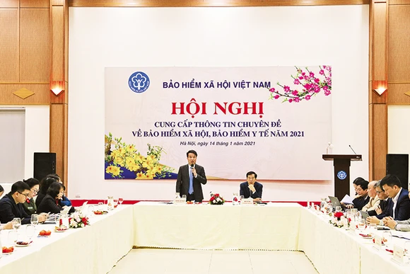 Tổng Giám đốc BHXH Việt Nam Nguyễn Thế Mạnh chia sẻ thông tin về việc thực hiện chính sách BHXH, BHYT năm 2021. Ảnh: PHẠM CHÌNH