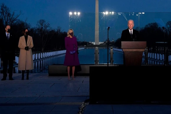 Ông Biden phát biểu trong lễ tưởng niệm. (Ảnh: Reuters)