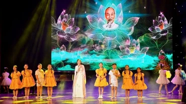Chương trình nghệ thuật “Giai điệu Tổ quốc” chào mừng Ngày Âm nhạc Việt Nam.