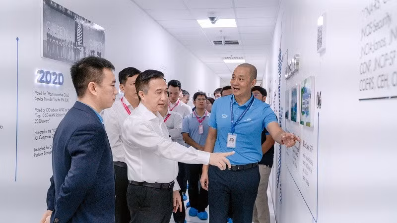 Đoàn công tác Thành ủy Thành phố Hồ Chí Minh tham quan CMC Data Center Tân Thuận.