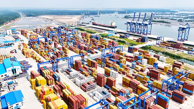 La pianificazione di diverse aree di sviluppo a Dong Nai è stata legata a investimenti coordinati in infrastrutture di trasporto, logistica, porti marittimi e al collegamento di corridoi economici. Foto: KHIEU MINH 231.jpg