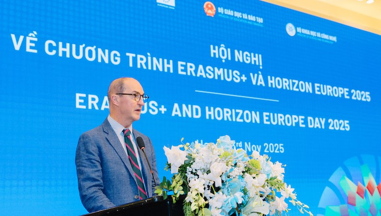 តំណាងគណៈប្រតិភូ EU ប្រចាំនៅវៀតណាមបានអះអាងថា វៀតណាមជាដៃគូយុទ្ធសាស្ត្រក្នុងតំបន់ និងជាដៃគូសំខាន់ក្នុងវិស័យអប់រំ។ (រូបថត៖ ផ្តល់ដោយគណៈកម្មាធិការរៀបចំ) nvd07670.jpg