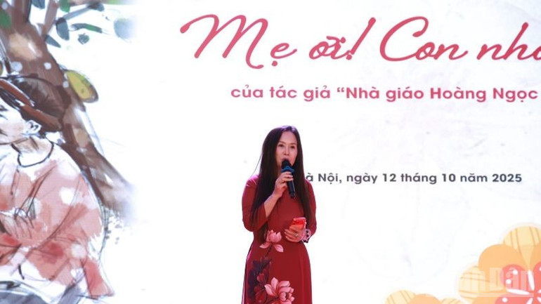 Tác giả Hoàng Thị Ngọc Mai chia sẻ và giao lưu với bạn đọc tại sự kiện. ndo_br_tac-gia-ngoc-mai-d.jpg