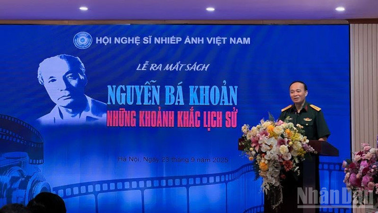 Đại tá Nguyễn Văn Sáu nhấn mạnh mong muốn tiếp tục hợp tác và xuất bản các cuốn sách ảnh có giá trị cao cả về nội dung và nghệ thuật. ndo_br_img-7270.jpg