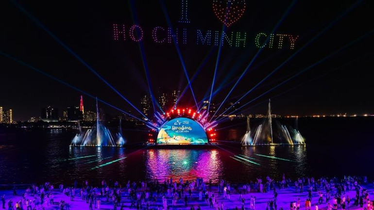 Lễ hội mang đến công chúng những không gian văn hóa, nghệ thuật hấp dẫn, kết hợp truyền thống và hiện đại. (Ảnh: Ban tổ chức) lhsn-hcm-2023-dong-song-ke-chuyen-4.jpg